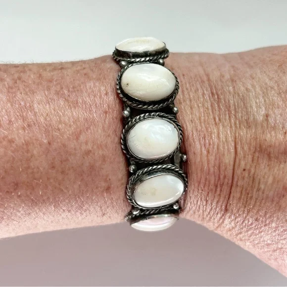 Vintage Southwestern Mother of Pearl Sterling Silver Cuff Bracelet - Picture 4 of 14